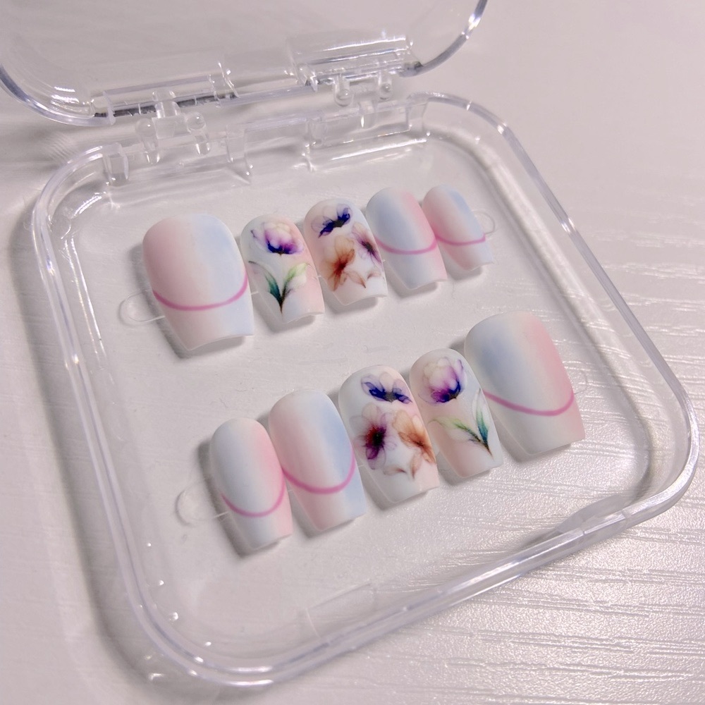 C124 PRESS ON NAILS